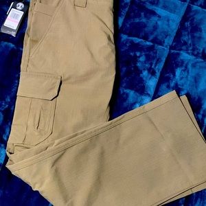 Women’s Under Armour Storm pants, size 10, New with Tags!